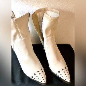 Michael Kors Cream, Dover Heel , soft leather Boots. Sz 7.5
